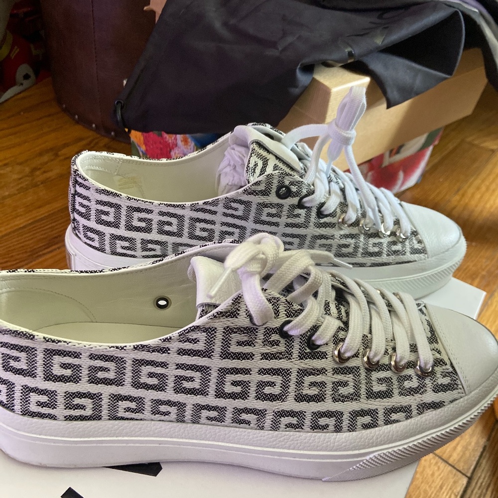 Givenchy City Low Sneaker